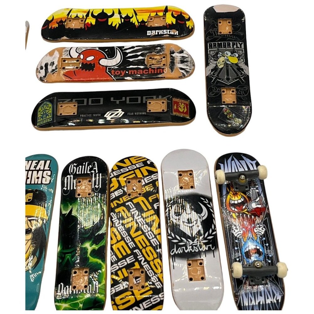 TECH DECK FINGER/SKATEBOARD LOT 11 Boards 2 Complete JAKE BROWN WORLD INDUSTRIES - Picture 5 of 6